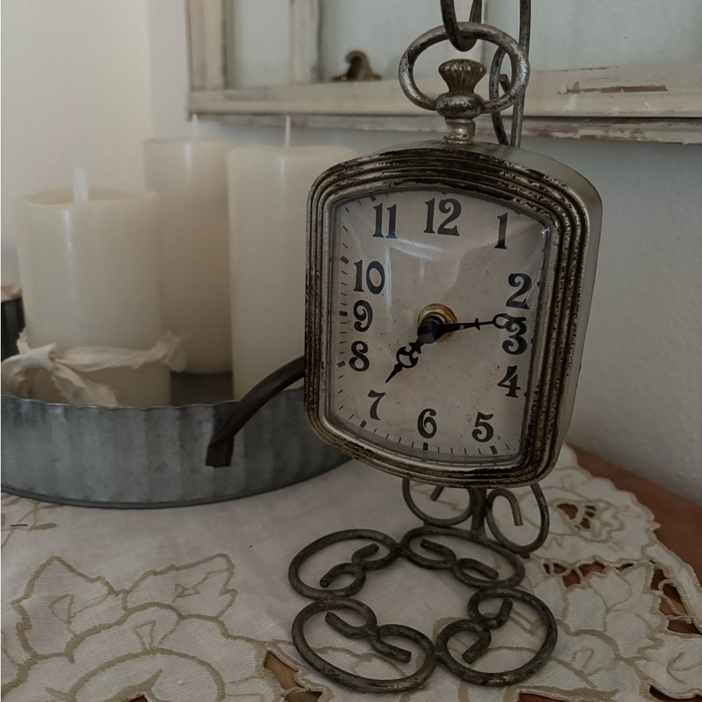 Table / Desk clock - Picture 3 of 8